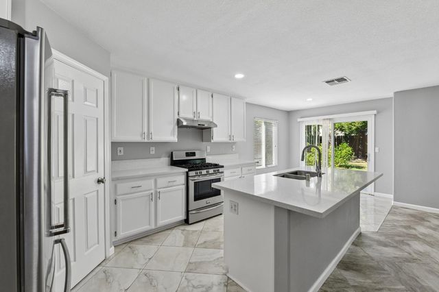 2674 Maybrook Dr, Sacramento, CA 95835