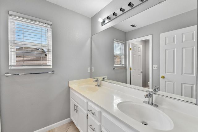 2674 Maybrook Dr, Sacramento, CA 95835