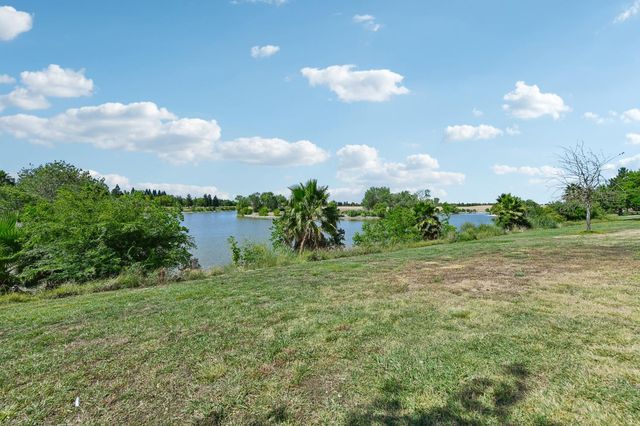 2674 Maybrook Dr, Sacramento, CA 95835