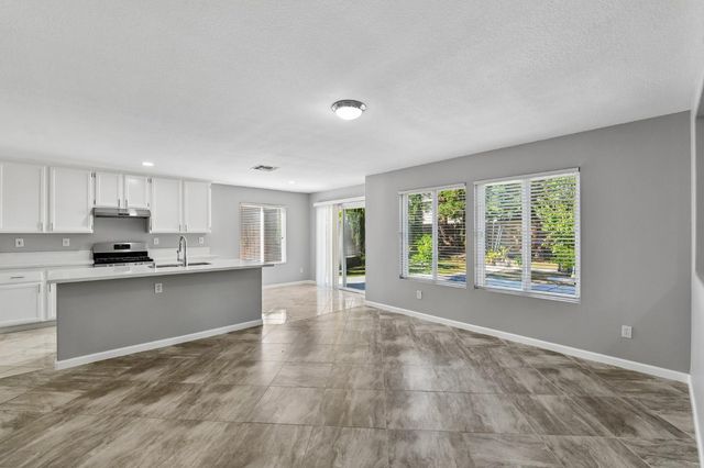 2674 Maybrook Dr, Sacramento, CA 95835