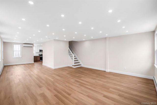 123 E Maple Street, Valley Stream, NY 11580