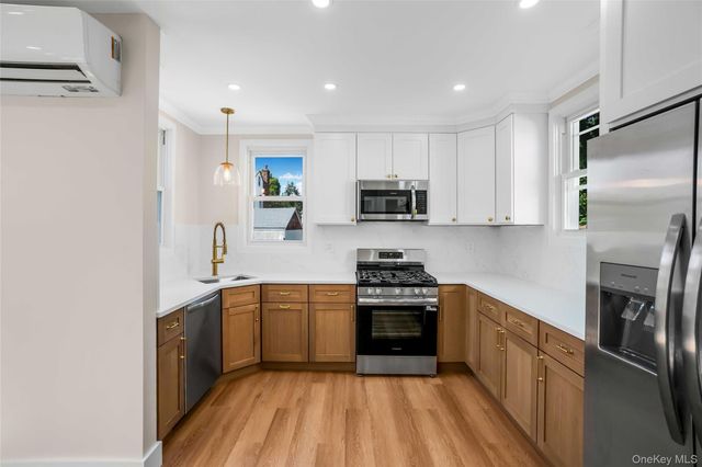 123 E Maple Street, Valley Stream, NY 11580