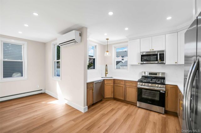 123 E Maple Street, Valley Stream, NY 11580