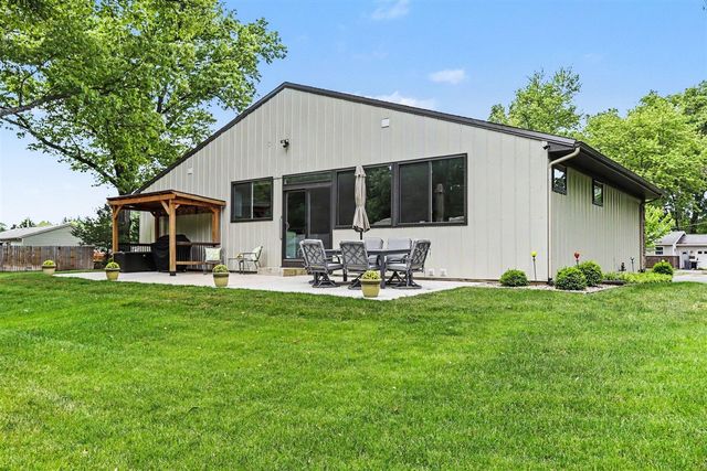 35883 Riverview Drive, Paw Paw, MI 49079