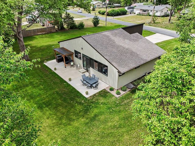 35883 Riverview Drive, Paw Paw, MI 49079
