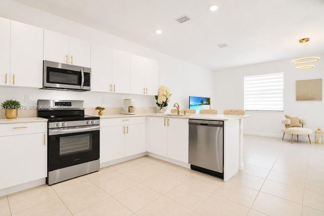 12954 SW 231st St, Miami, FL 33170