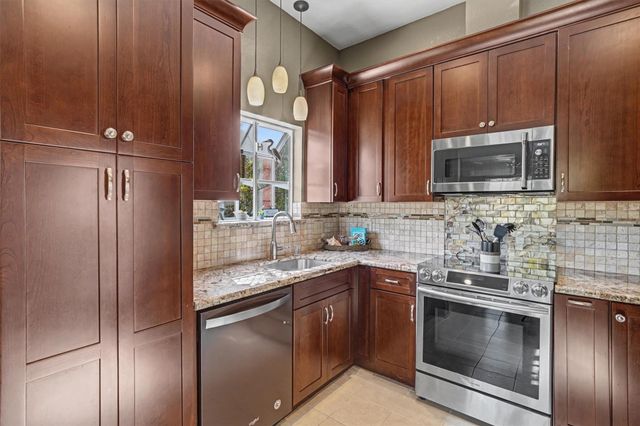 2205 Mission Street, Kemah, TX 77565