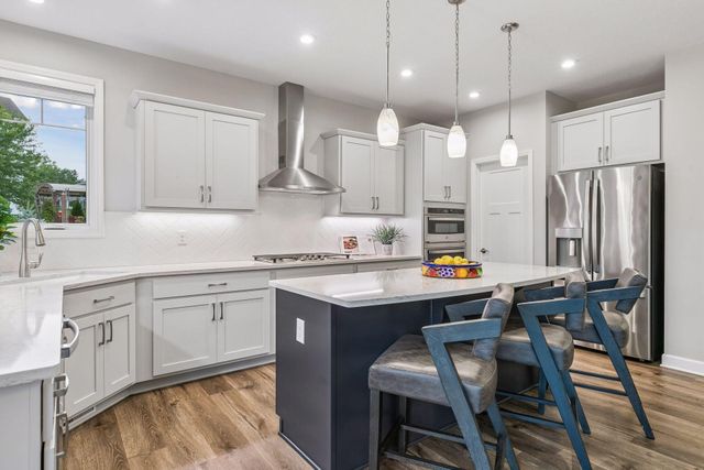 9557 James Circle N, Lake Elmo, MN 55042