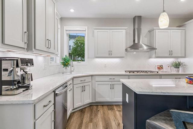 9557 James Circle N, Lake Elmo, MN 55042