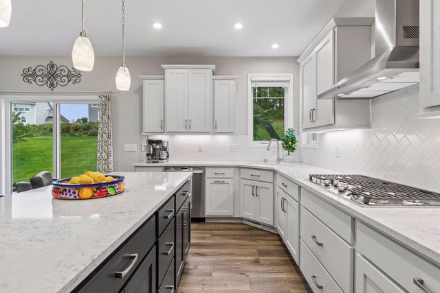 9557 James Circle N, Lake Elmo, MN 55042