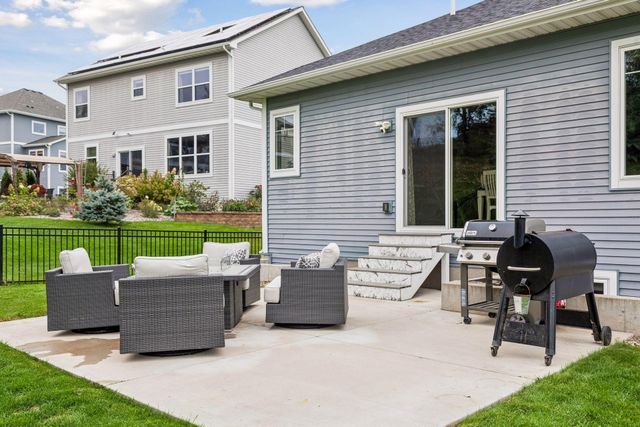 9557 James Circle N, Lake Elmo, MN 55042