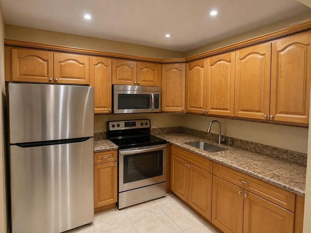 3100 SPRINGDALE Boulevard 308, Palm Springs, FL 33461