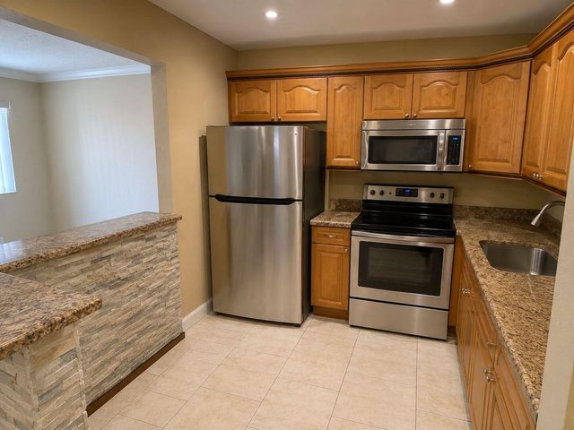 3100 SPRINGDALE Boulevard 308, Palm Springs, FL 33461