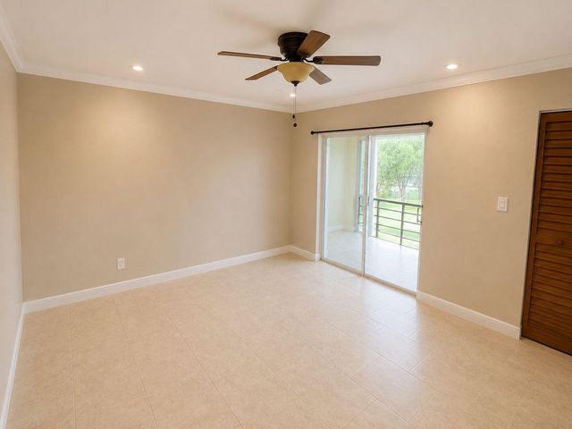 3100 SPRINGDALE Boulevard 308, Palm Springs, FL 33461