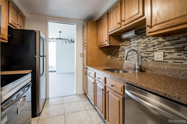 8200 E Jefferson 503, Detroit, MI 48214