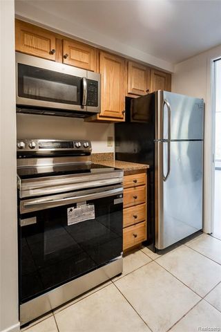 8200 E Jefferson 503, Detroit, MI 48214