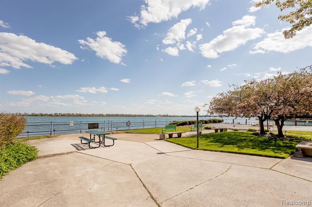 8200 E Jefferson 503, Detroit, MI 48214