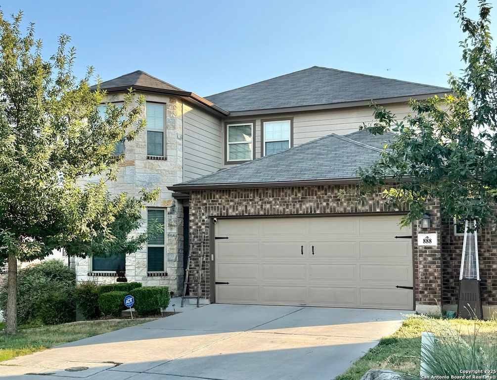 888 Maple Dr., New Braunfels, TX 78130