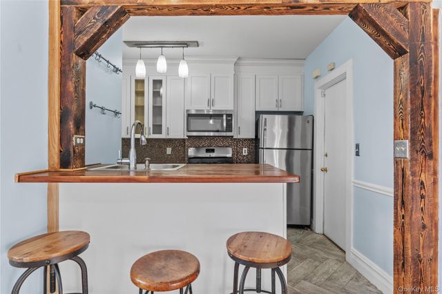 22 Stephenson Boulevard 1st, New Rochelle, NY 10801