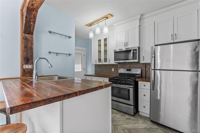 22 Stephenson Boulevard 1st, New Rochelle, NY 10801