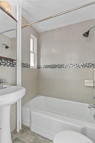 22 Stephenson Boulevard 1st, New Rochelle, NY 10801