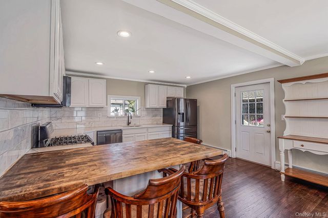 89 Avery Avenue, Patchogue, NY 11772