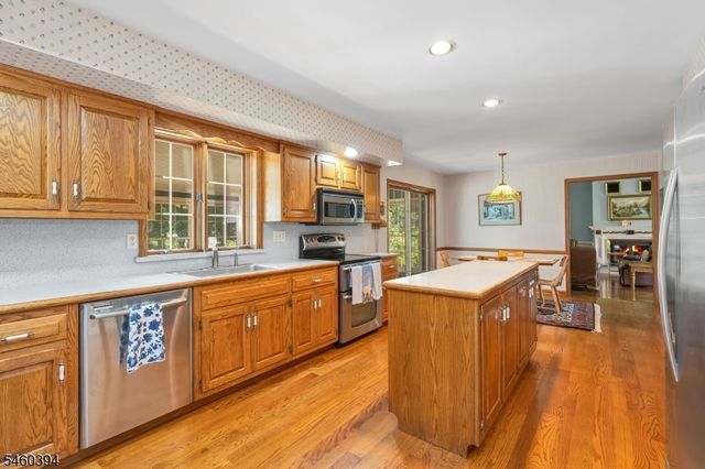 111 Carriage Hill Way, Branchburg Twp., NJ 08853