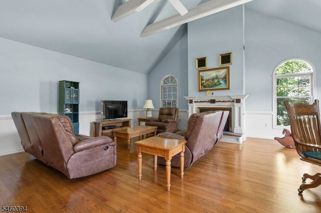 111 Carriage Hill Way, Branchburg Twp., NJ 08853