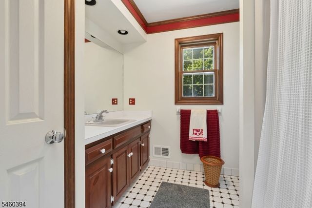 111 Carriage Hill Way, Branchburg Twp., NJ 08853