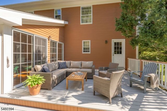 111 Carriage Hill Way, Branchburg Twp., NJ 08853