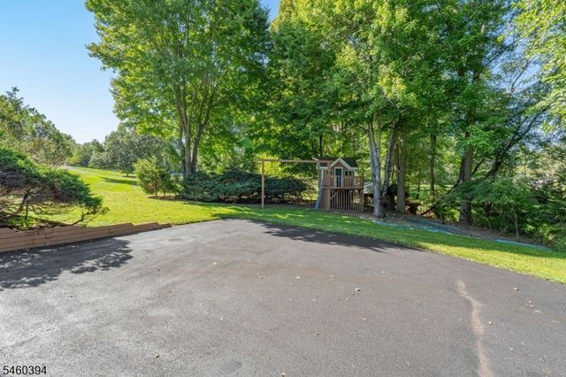 111 Carriage Hill Way, Branchburg Twp., NJ 08853