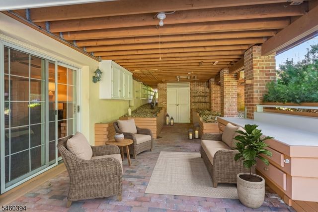 111 Carriage Hill Way, Branchburg Twp., NJ 08853