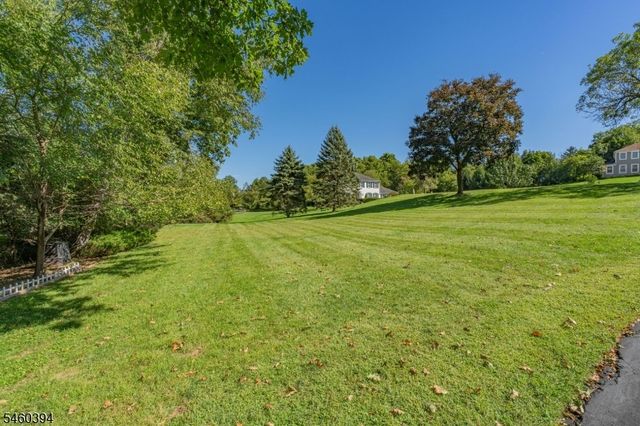 111 Carriage Hill Way, Branchburg Twp., NJ 08853