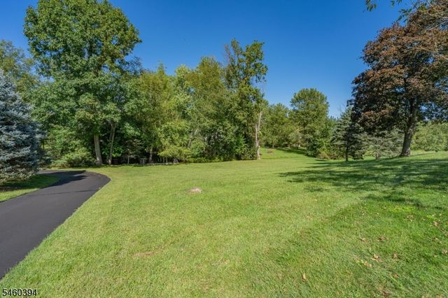 111 Carriage Hill Way, Branchburg Twp., NJ 08853