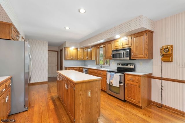 111 Carriage Hill Way, Branchburg Twp., NJ 08853