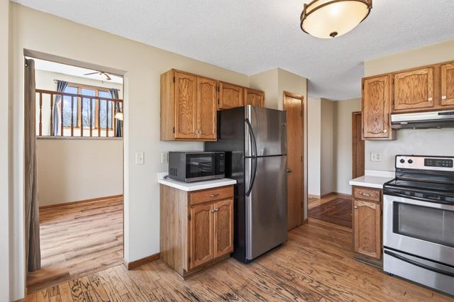 1940 Windjammer Drive, Woodbury, MN 55125