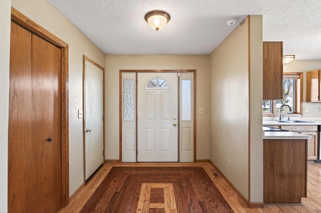 1940 Windjammer Drive, Woodbury, MN 55125