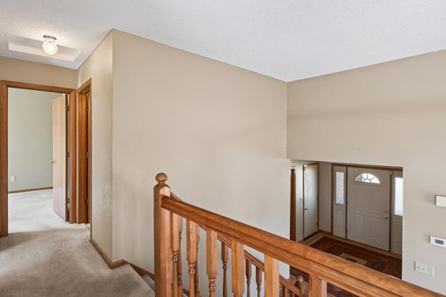 1940 Windjammer Drive, Woodbury, MN 55125