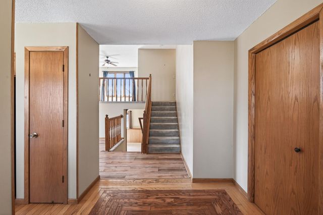 1940 Windjammer Drive, Woodbury, MN 55125