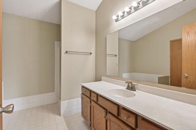 1940 Windjammer Drive, Woodbury, MN 55125