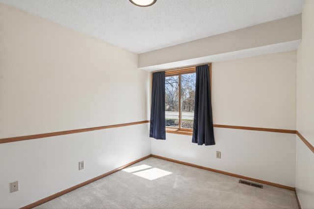 1940 Windjammer Drive, Woodbury, MN 55125