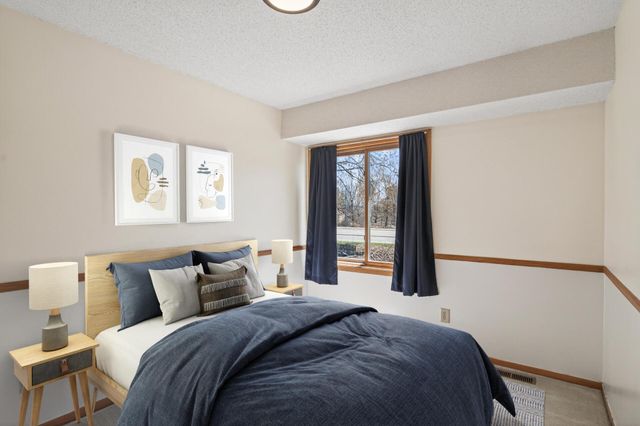 1940 Windjammer Drive, Woodbury, MN 55125