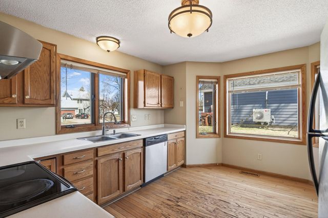 1940 Windjammer Drive, Woodbury, MN 55125