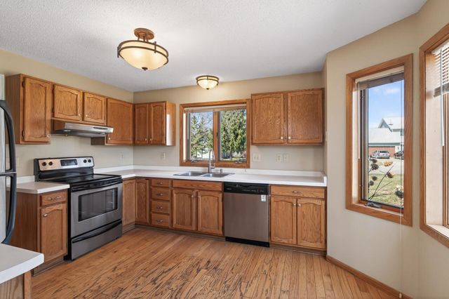 1940 Windjammer Drive, Woodbury, MN 55125