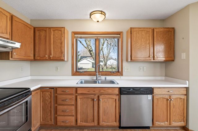 1940 Windjammer Drive, Woodbury, MN 55125