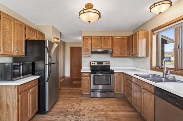 1940 Windjammer Drive, Woodbury, MN 55125