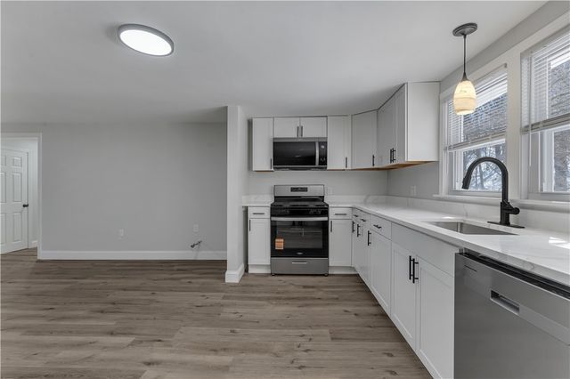 403 Commonwealth Avenue, Warwick, RI 02886