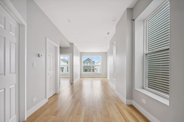 2526 W Lexington Avenue 3, Chicago, IL 60612