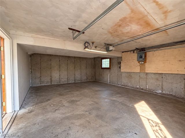 3086 Solar Drive NW, Warren, OH 44485
