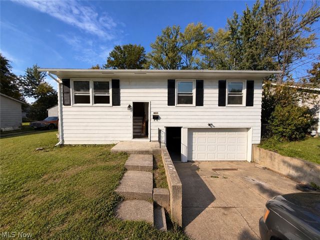 3086 Solar Drive NW, Warren, OH 44485
